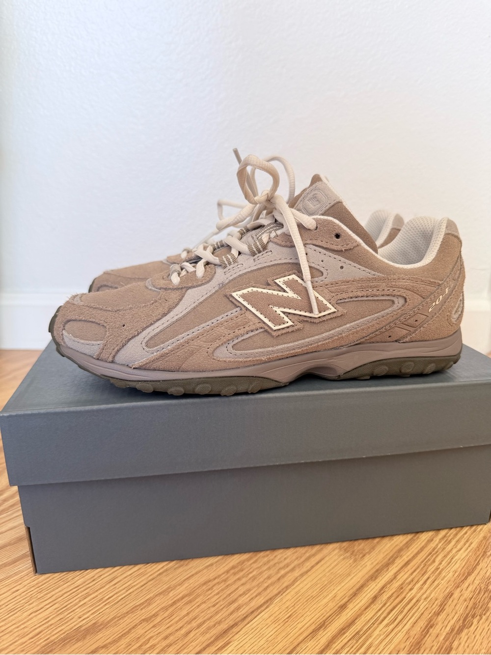 New Balance 204L